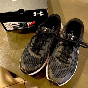 Like new Under Armour Women’s sneaker
